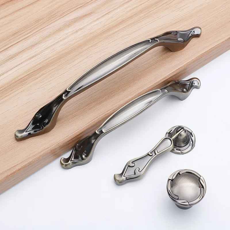 Antique Bronze Cabinet Handles - Vintage Zinc Alloy Drawer Pulls for Furniture Handles